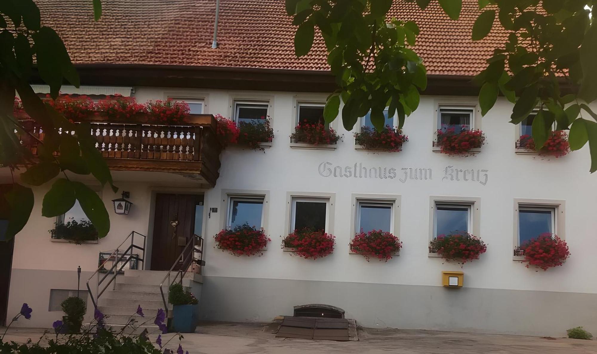 Gasthaus Zum Kreuz Grafenhausen Exterior photo